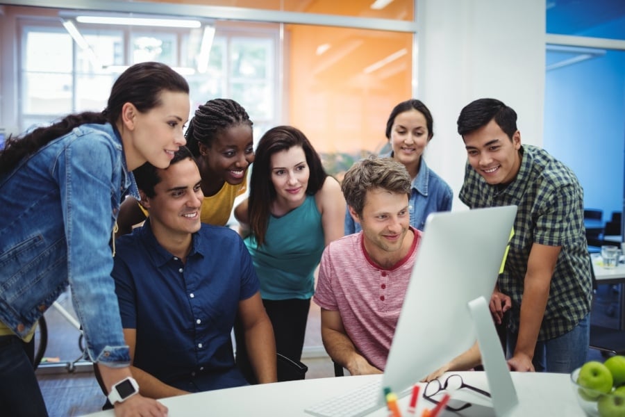 4 maneras en las que la tecnología mejora el compromiso de tus empleados